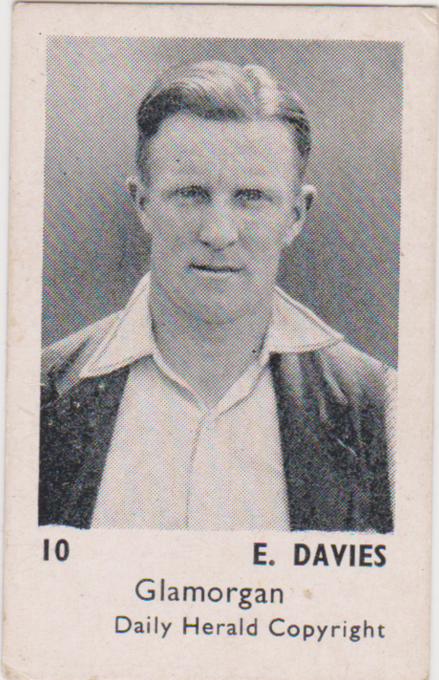 Daily Herald Cricketers No10 E Davies - Click Image to Close