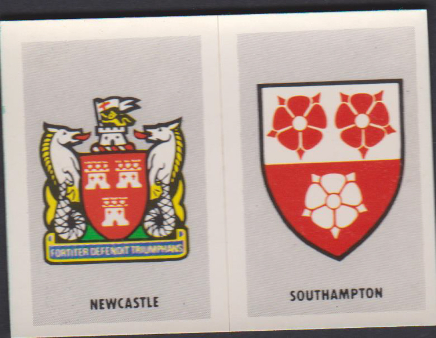 Top Sellers / Panini FOOTBALL'75 Team Badge Newcastle / Southampton