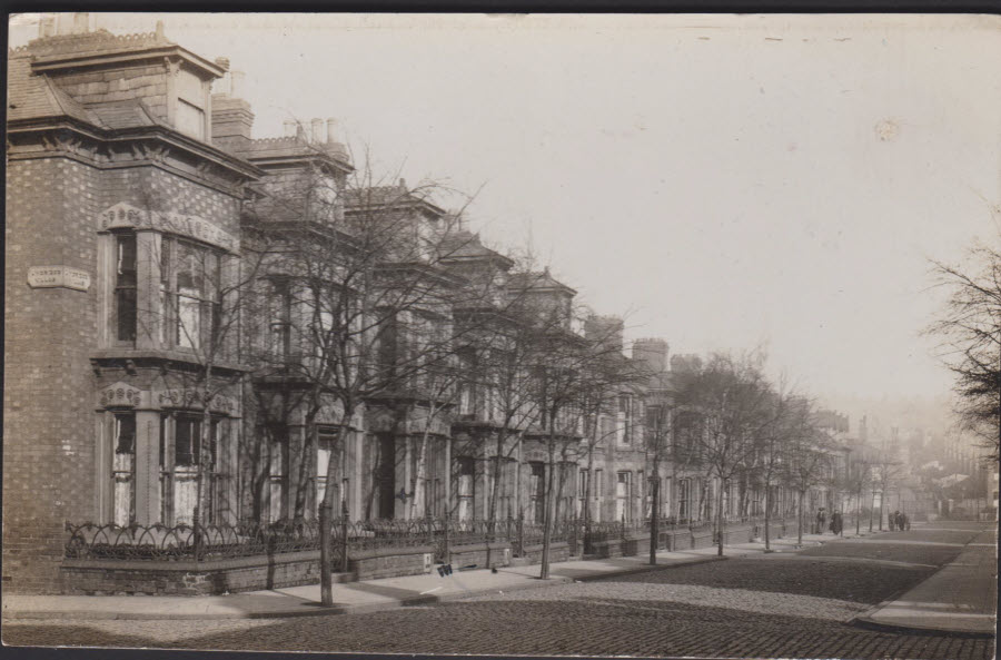 Postcard - Lindridge Villas, Melbourne Street, Leicestershire - 1909 Real Photo - Click Image to Close