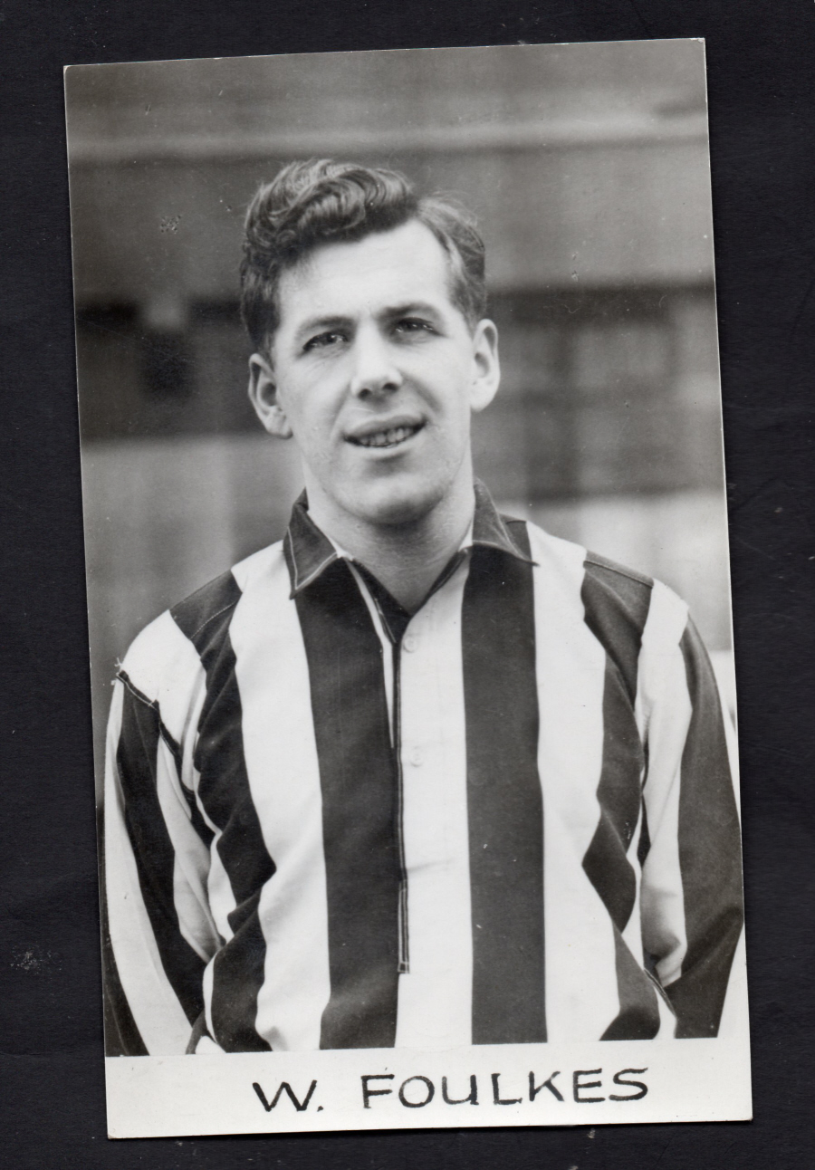 Postcard - Footballer - W. Foulkes