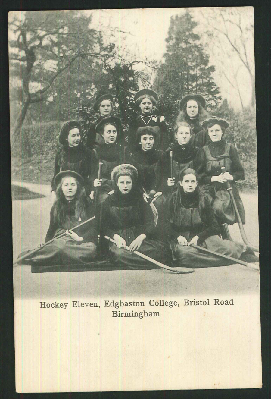 Postcard Birmingham Hockey Eleven, Edgbaston College,Bristol Road - Click Image to Close