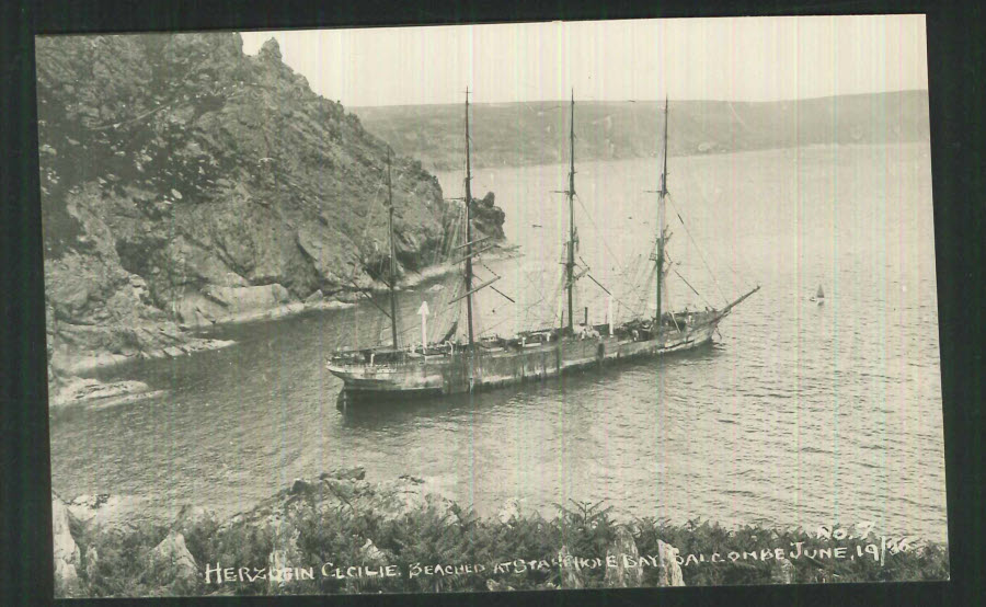 Postcard Cornwall - Herzogin Ceciile beached at Salcombe 1936