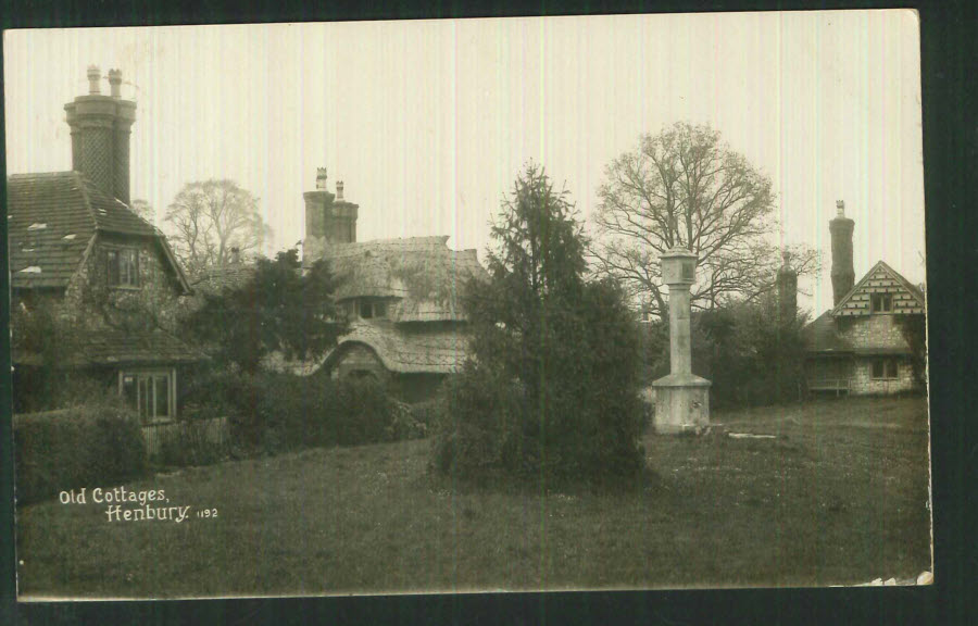 Postcard Gloucestershire - Old Cottages, Henbury 1921