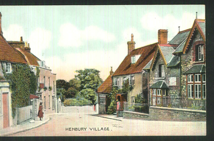 Postcard Gloucestershire - Old Cottages, Henbury 1921