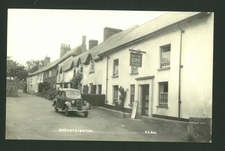 Postcard Devon - Drewsteignton, Real Photo - Click Image to Close