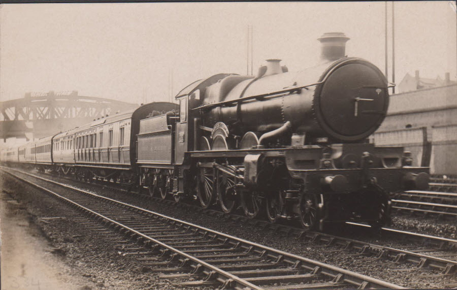 Postcard - Railways - Up Torbay Warwick Castle at London Junction