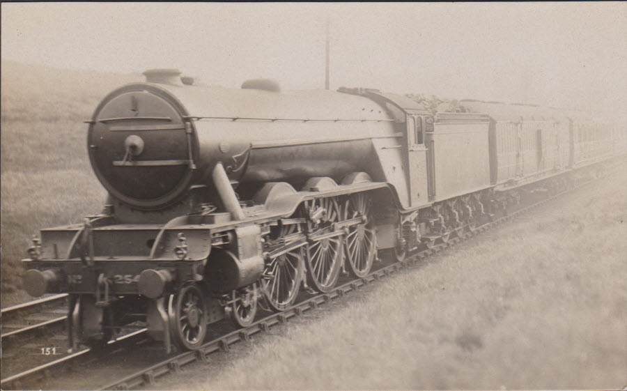 Postcard - Railways - Down Mid-day Scotsman Persimon at Hadley Wood