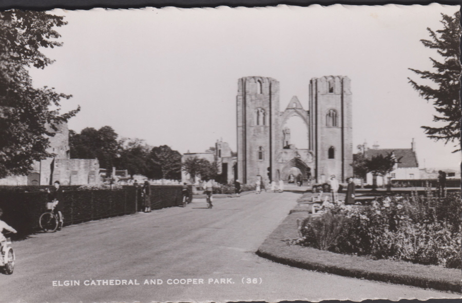 Postcard - Scotland- Elgin Cathedral and Cooper Park by M & L - Click Image to Close