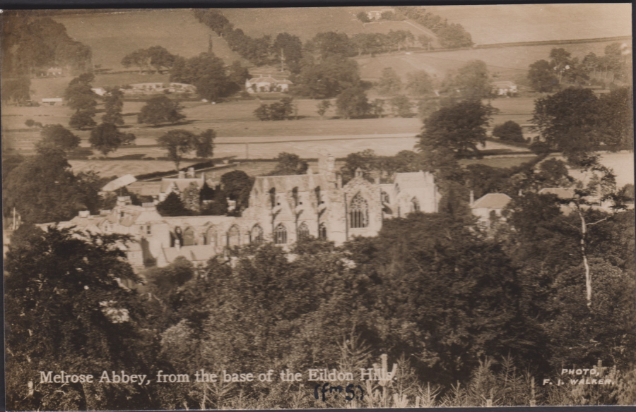 Postcard - Scotland-Melrose Abbey,from the base of Eildon Hills - Click Image to Close