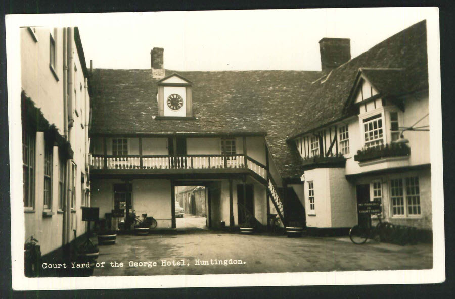 Postcard Real Photo Court Yard of the George Hotel, Huntingdon