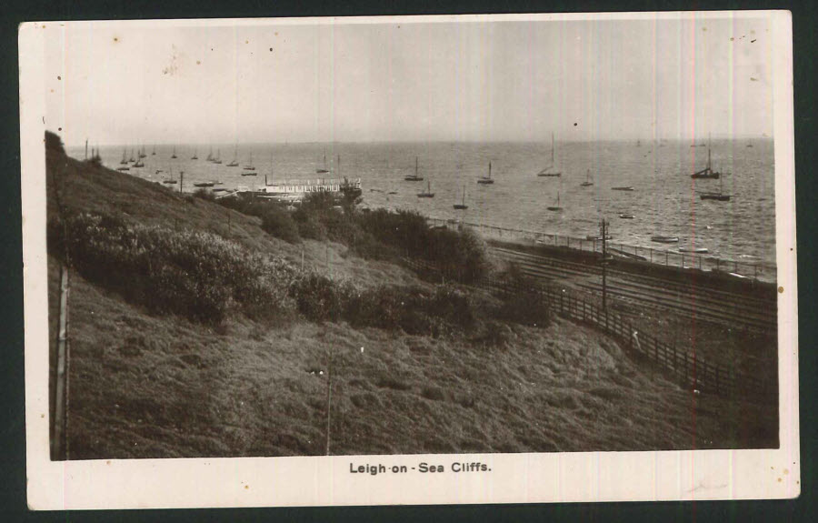 Postcard Essex - Cliffs at Leigh on Sea - 1908
