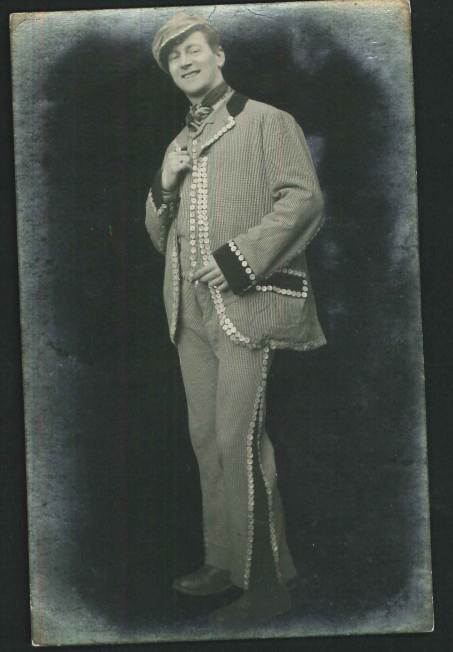 Postcard - People - Pearly King Frederick Purnell 1919 - Click Image to Close