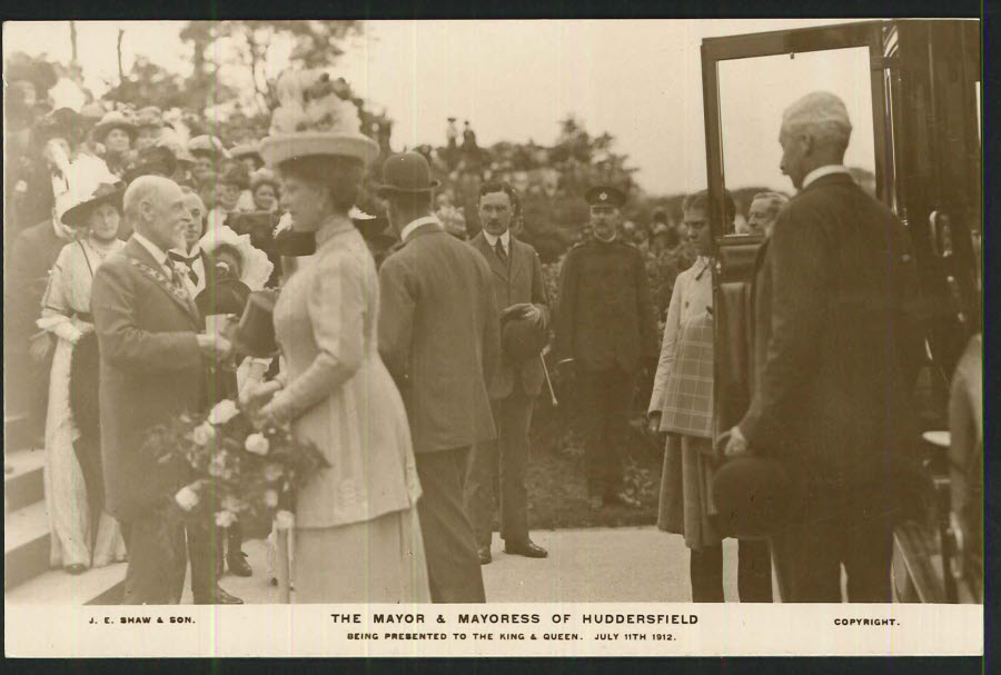 Postcard Royalty Mayor & Mayoress of Huddersfield 1912 - Click Image to Close