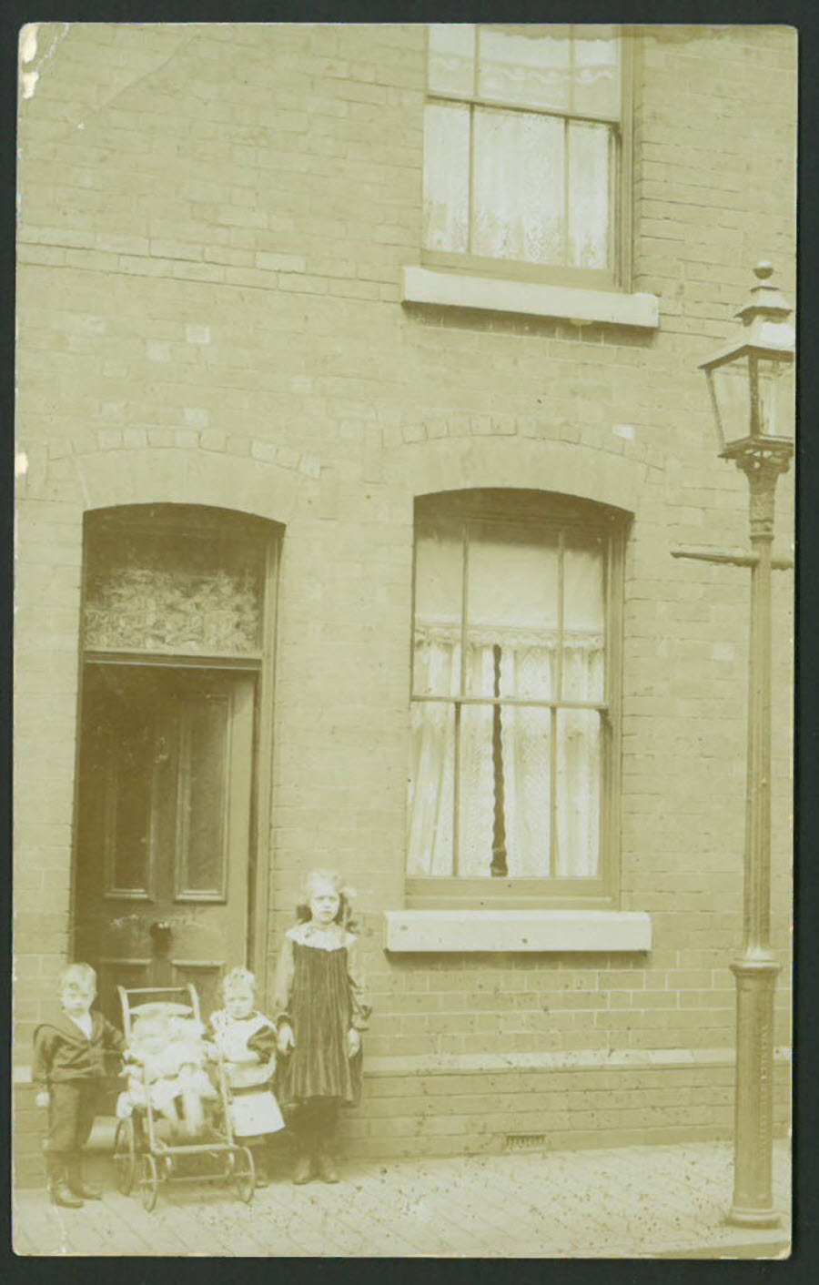 Postcard - Staffordshire - Hart Street Walsall 1910