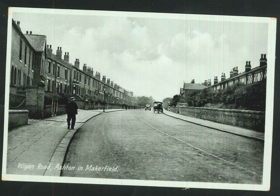 Postcard Lancashire - Wigan Road, Aston in Makerfield