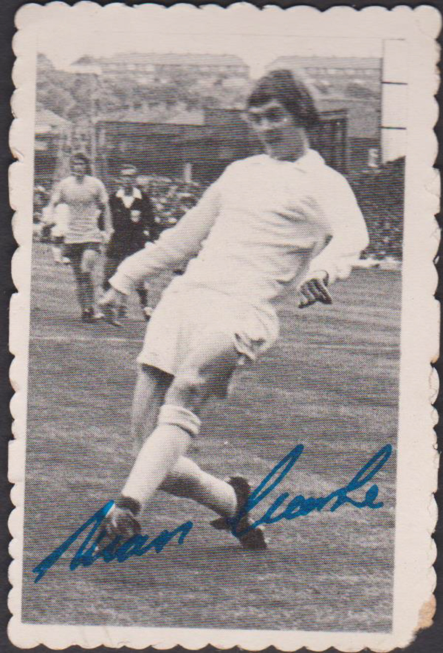 A & B C Footballers 1973 MF from set of 32 No 15 Allan Clarke