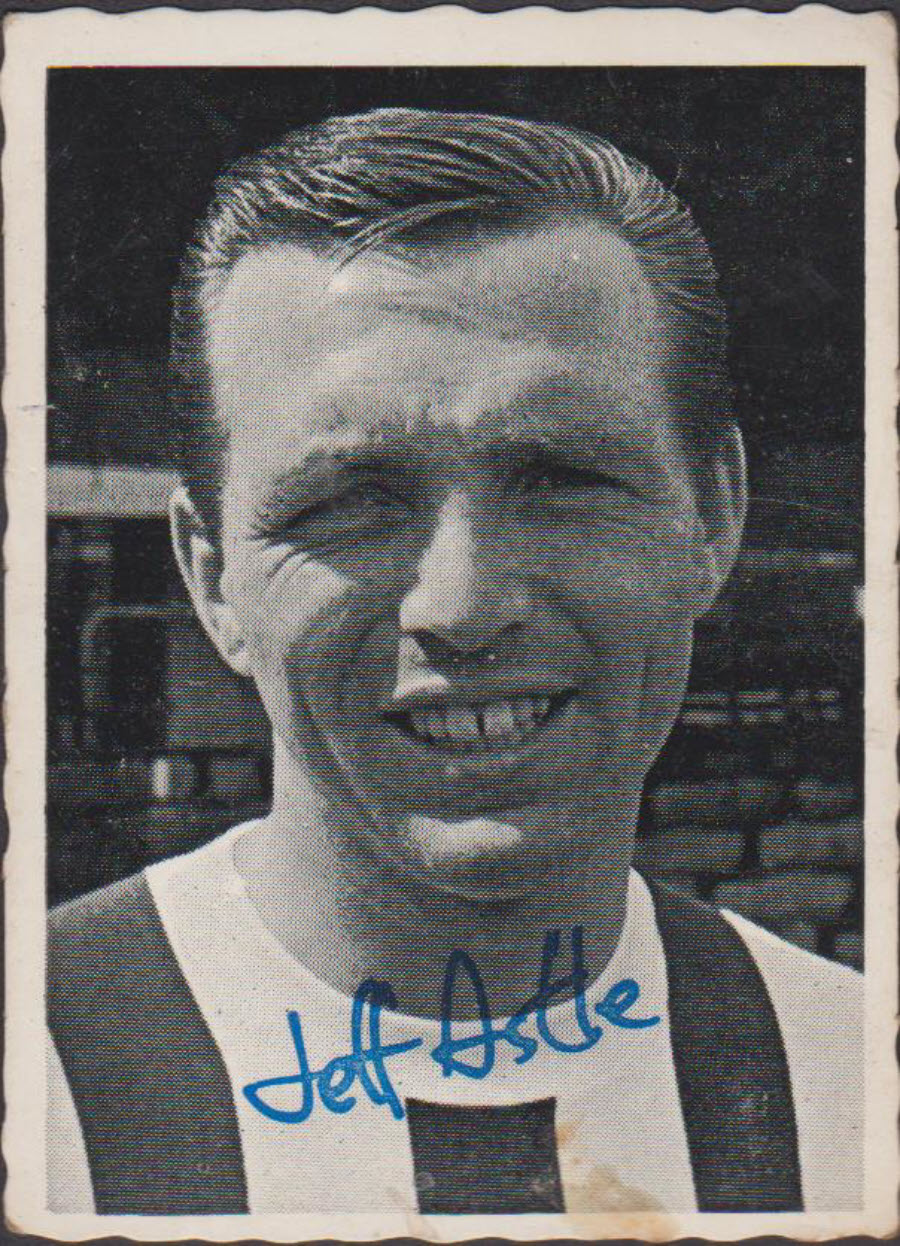 A & B C Footballers 1969 MF from set of 36 No7 Jeff Astle