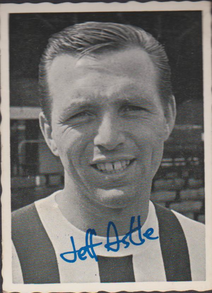 A & B C Footballers 1969 MF from set of 36 No 7 Jeff Astle