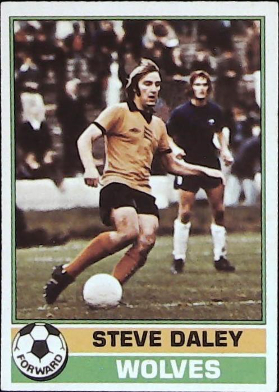 Topps UK Footballers Red Back 1977 Wolverhampton No 256 Steve Daley