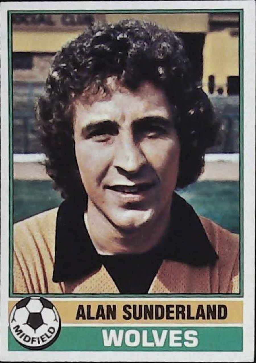 Topps UK Footballers Red Back 1977 Wolverhampton No 222 Alan Sunderland